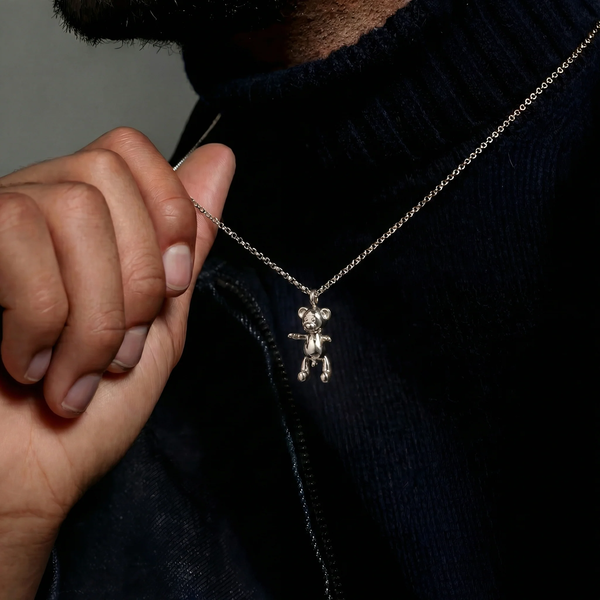 Bare Hug Necklace - White Gold, small (25 mm) - Image 5